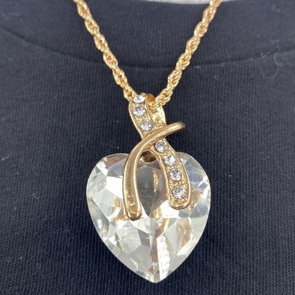 3For$15 Titanic Heart Necklace Gold Plated - Picture 2 of 6